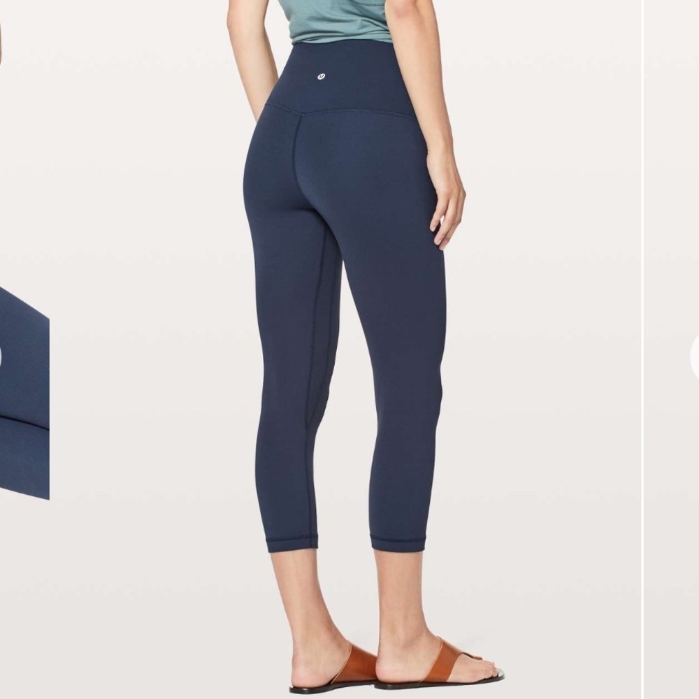Lululemon Women’s 21” Align Crop Leggings, True Navy, size 6